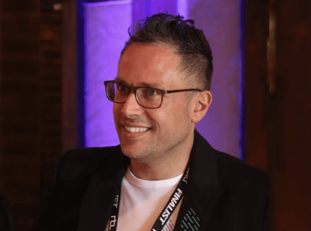 Imre van React Online
