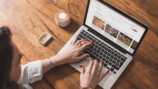 Plopsa-website op laptop
